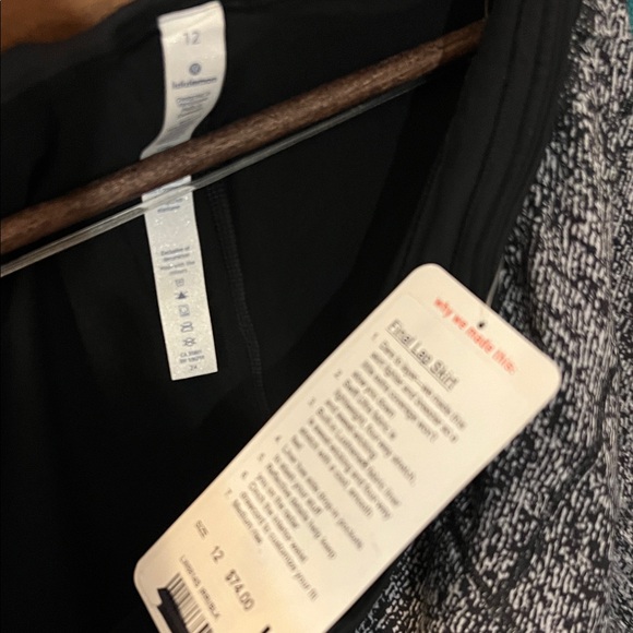 Lululemon Athletica Black and Gray Skirt - Picture 4 of 7